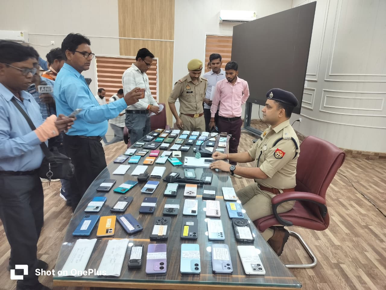 बरेली पुलिस का बड़ा एक्शन: 342 खोए मोबाइल बरामद, करीब 65 लाख की रिकवरी